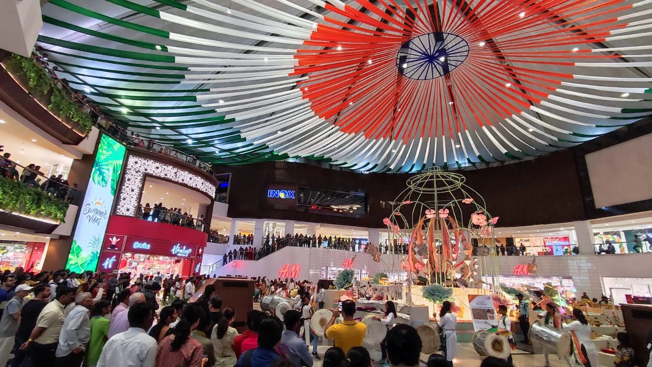 Oasis, Amanora Mall