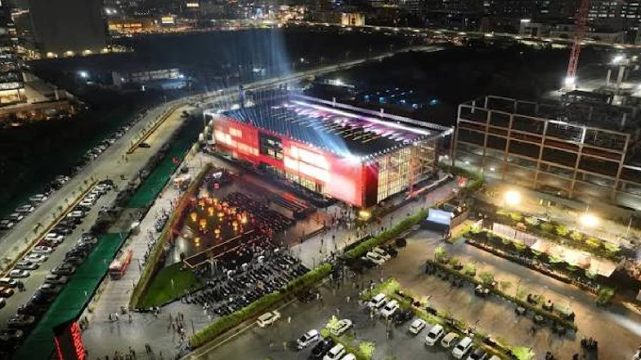 T - Works, Rai Durg